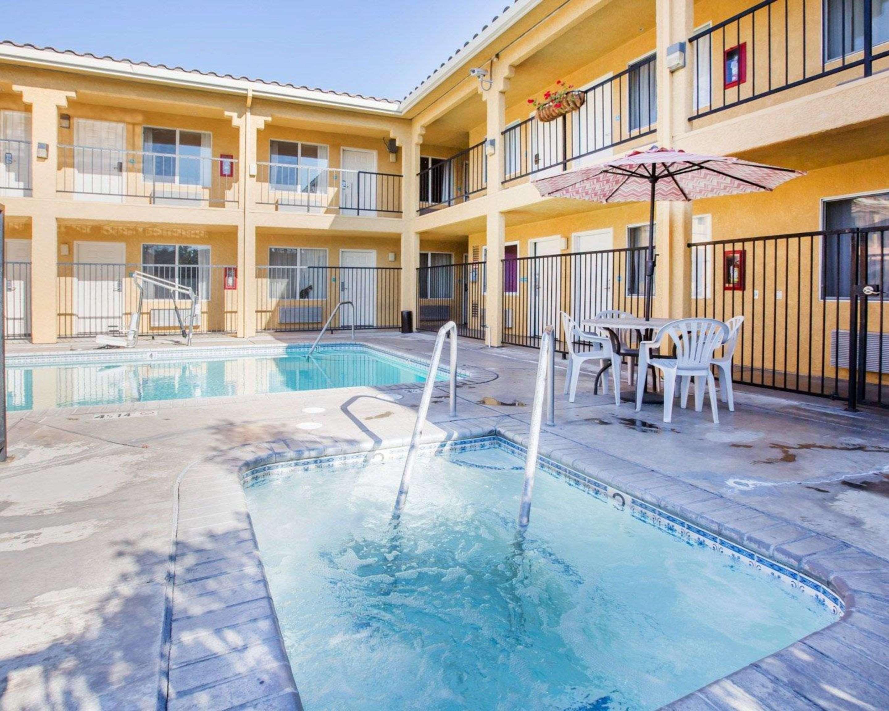 Econo Lodge Inn & Suites Lodi - Wine Country Area Buitenkant foto