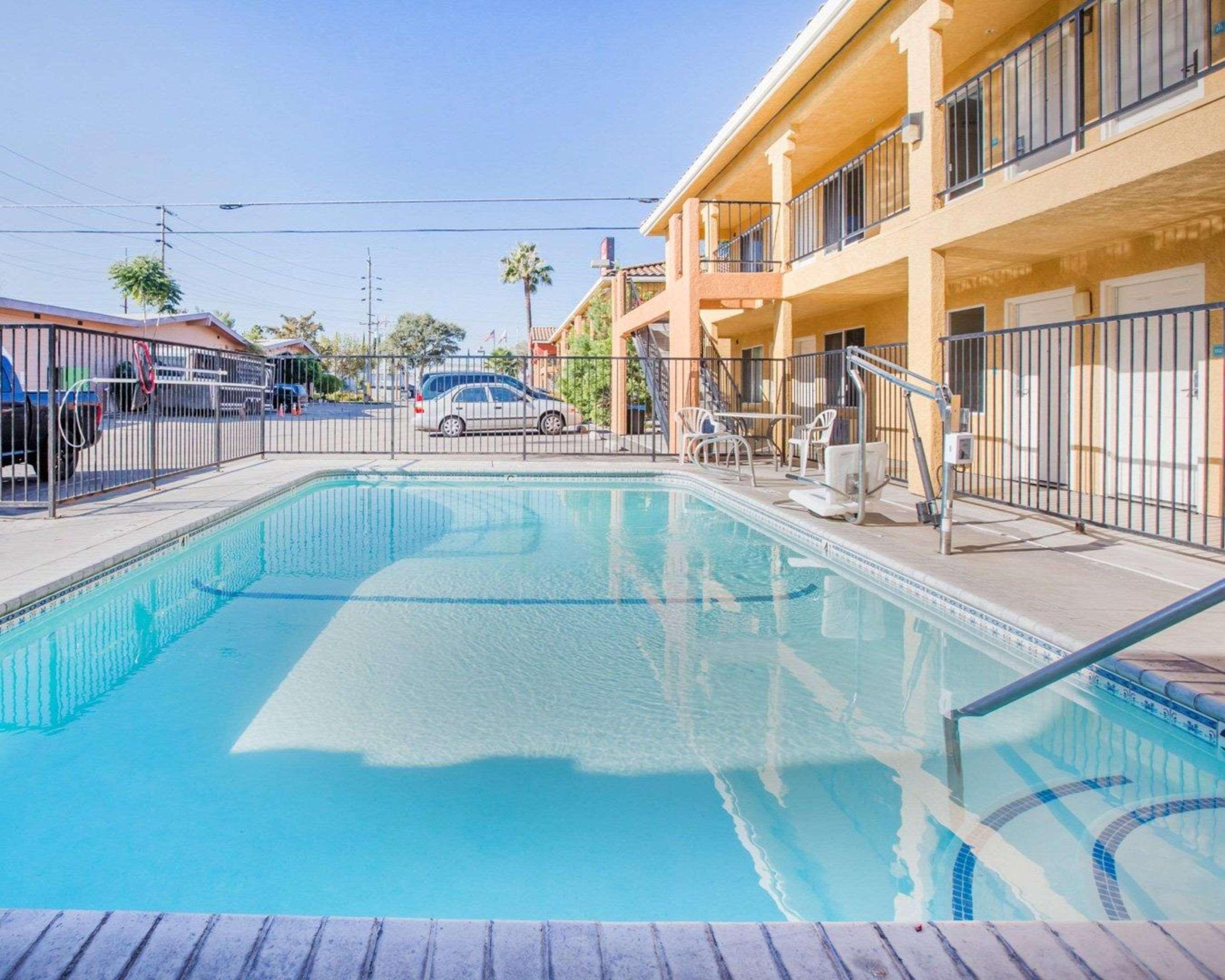 Econo Lodge Inn & Suites Lodi - Wine Country Area Buitenkant foto